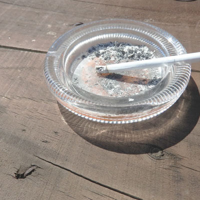 タバコの吸い殻の写真